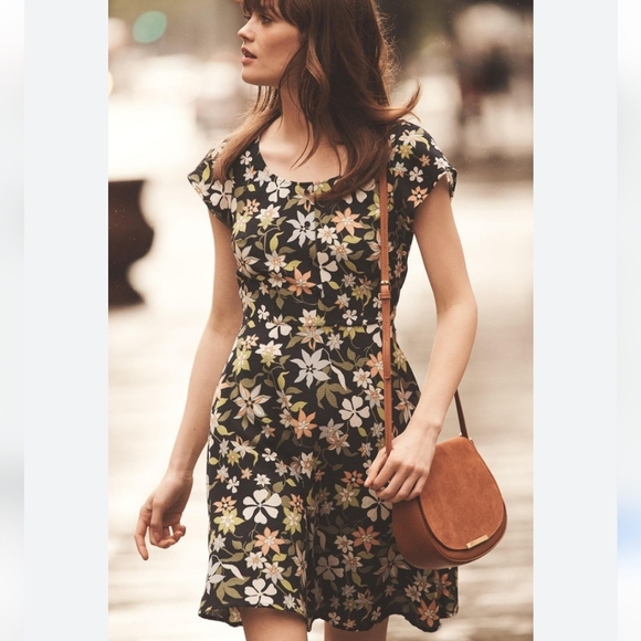 Modcloth Dresses & Skirts - ModCloth Befits Your Brilliance Cap Sleeve Floral Dress Waist Tie Navy Blue